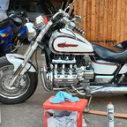 Emblem angebracht