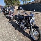 01 Hier treffen sich die Leute mit den besten Motorrädern ;)